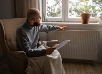 Dlaczego temperatura w różnych częściach kaloryfera jest inna?