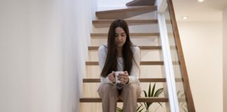 Jak zaprojektować i zrealizować wycięcie w stropie dla nowych schodów na poddasze