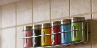 Sposoby na właściwe przechowywanie przypraw w domowej kuchni