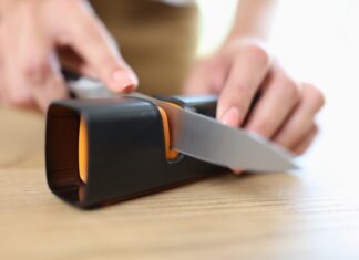 Techniki ostrzenia: noże, dłuta, siekiery oraz ręczne i elektryczne narzędzia ostrzące Techniki ostrzenia: noże, dłuta, siekiery oraz ręczne i elektryczne narzędzia ostrzące