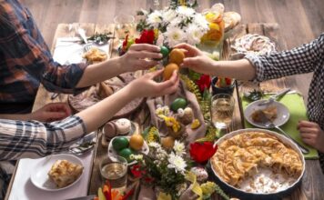 Wielkanocny stół – jak połączyć domowe potrawy