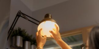 Jaką lampę wybrać do mieszkania, aby skutecznie imitować światło dzienne