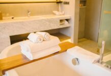 Jak urządzić łazienkę w hotelowym stylu? Jak urządzić łazienkę w hotelowym stylu?