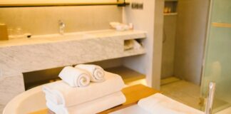 Jak urządzić łazienkę w hotelowym stylu?